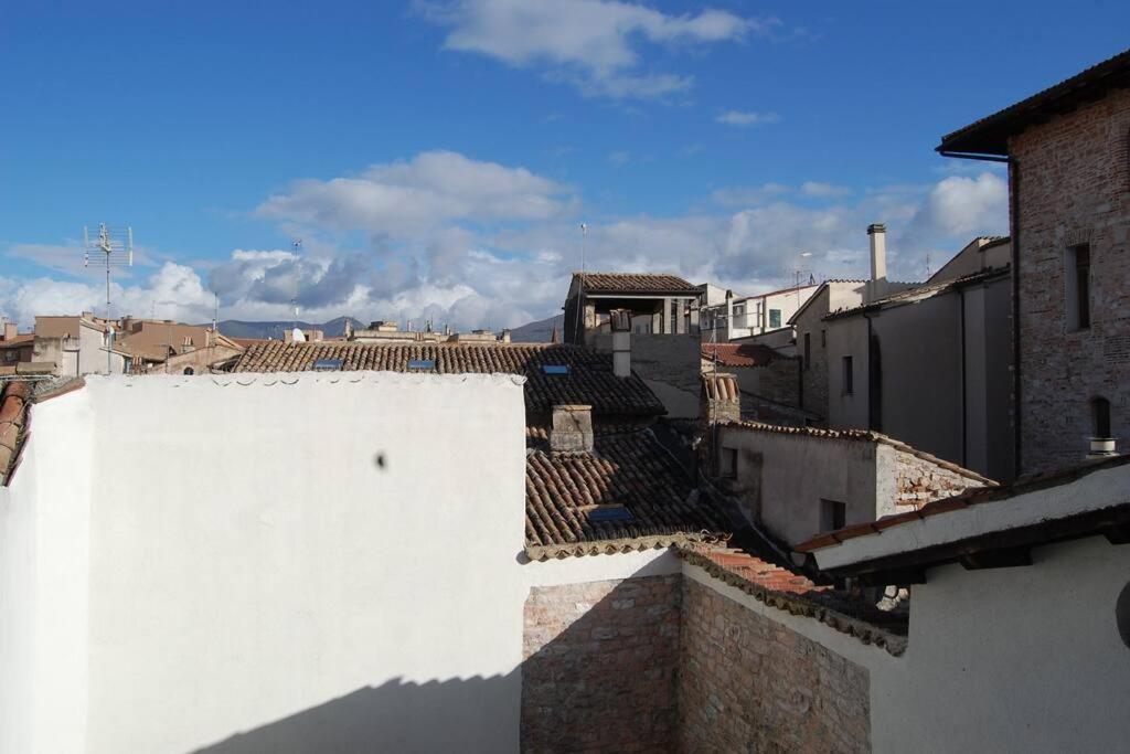 "Le Volte" Appartamento Nel Cuore Di Foligno Esterno foto